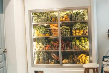 Фрукти, овочі та зелень зберігатимуться свіжими довше: просто покладіть цю річ у холодильник