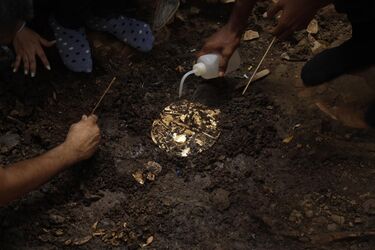 A 1200-year-old tomb of a lord filled with gold was unearthed in Panama (photo)