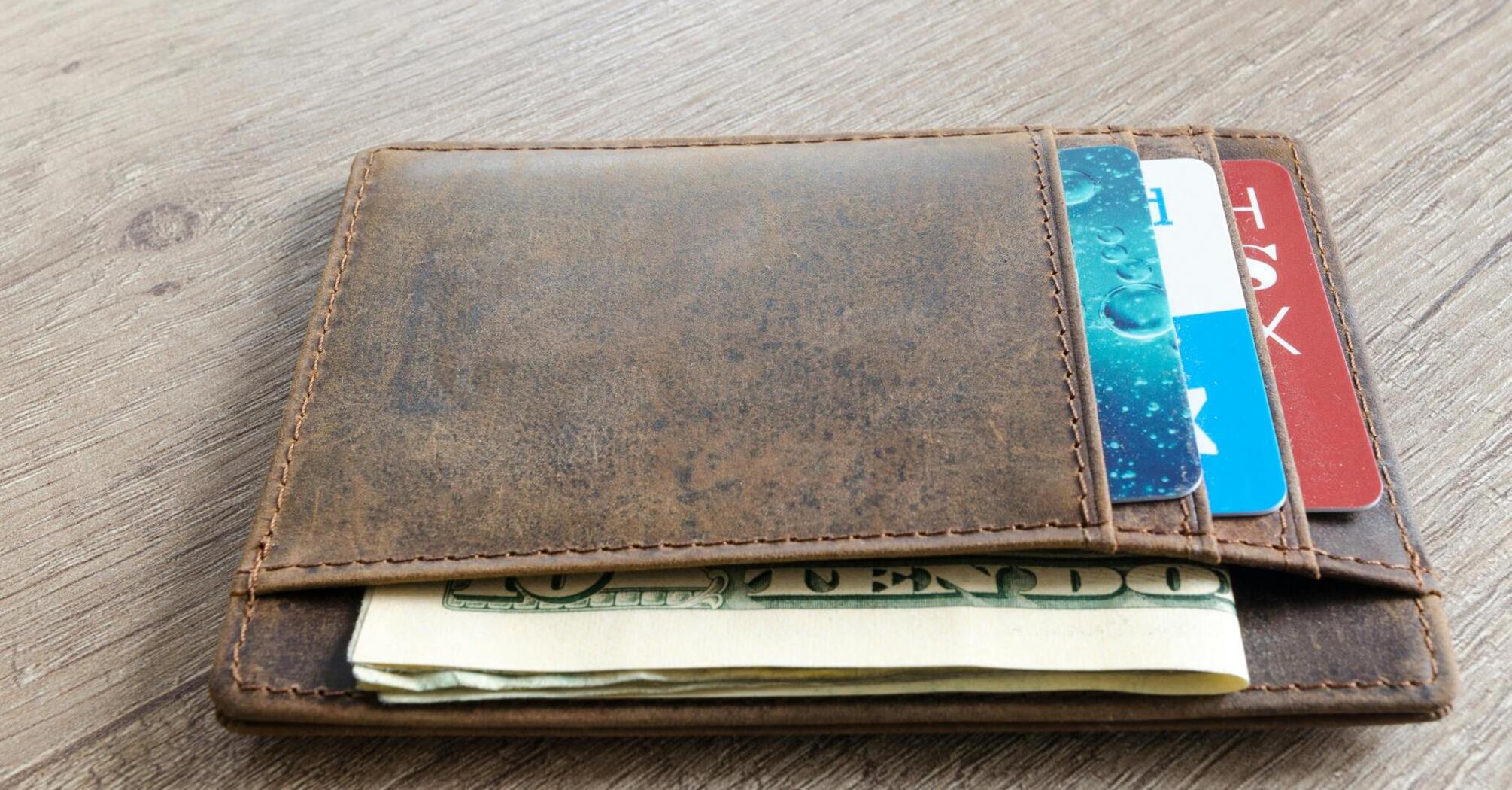 Уникніть невдачі за допомогою простого ритуалу: як правильно дарувати гаманець 