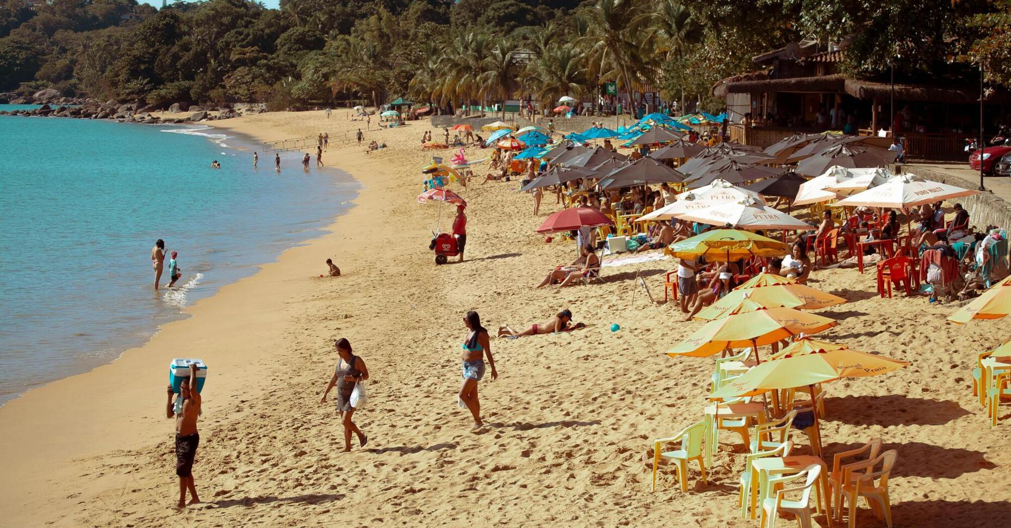 Пляжні вихідні: переваги й недоліки відпочинку на морському узбережжі