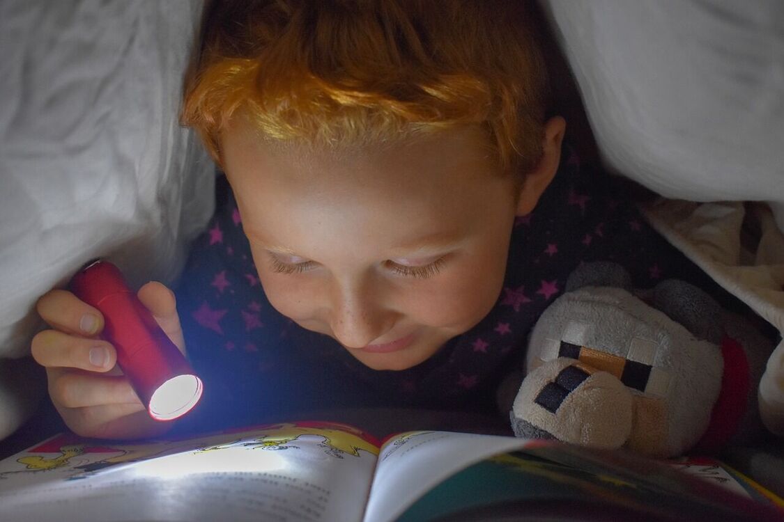 Improve sleep: scientists named three arguments in favor of evening reading