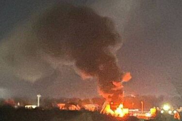 Масштабный ночной удар беспилотников по рф: взрывы раздавались в семи областях, в двух попали в нефтебазу
