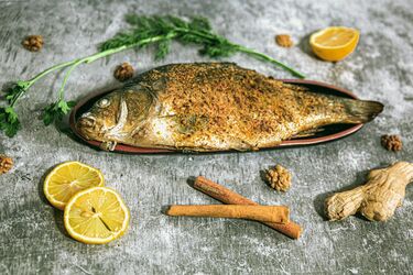 How to fry fish without fat splattering and unpleasant odor