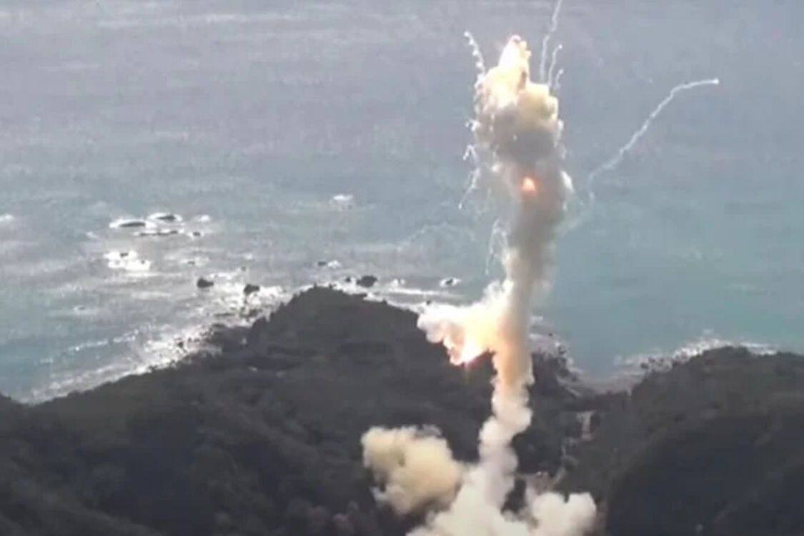 Перша японська комерційна ракета вибухнула відразу після запуску (відео)