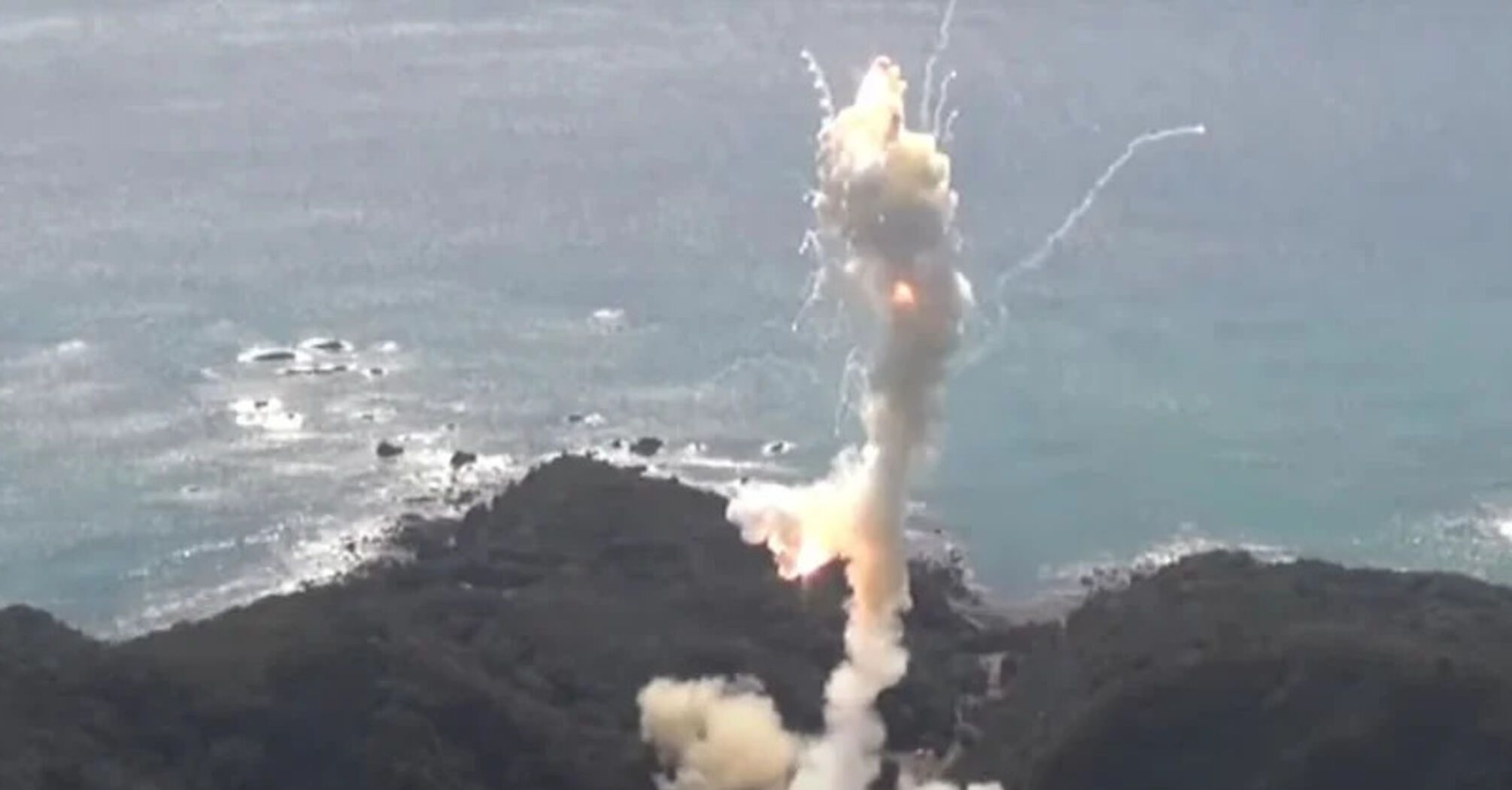 Первая японская коммерческая ракета взорвалась сразу после запуска (видео)