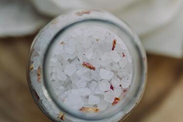 Ефективні поради з очищення дому за допомогою солі