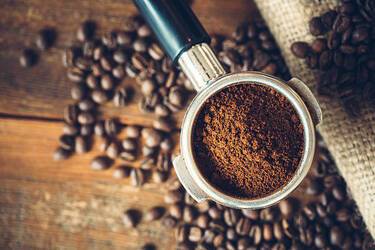 Как использовать кофейную гущу в быту: 5 эффективных советов