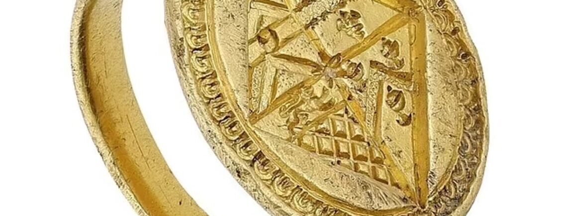 Extraordinary rare 17th century ring found in England (photo)