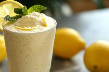 Children will be delighted: recipe for lemon milkshake in 2 minutes