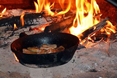 Порятунок сковороди: п’ять перевірених лайфхаків, які допоможуть позбутися від старого нагару