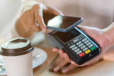 Безопасно ли платить Apple Pay: преимущества и недостатки, которые следует знать