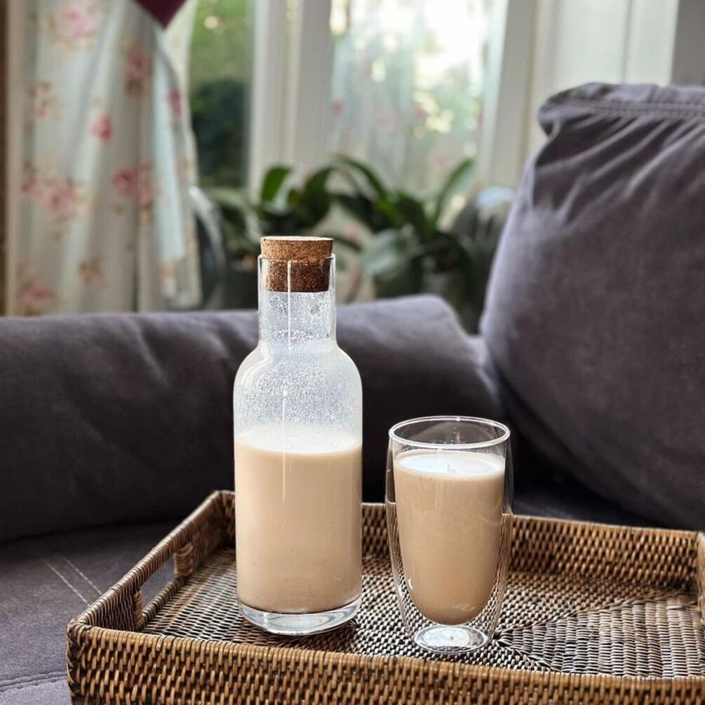 Homemade almond and cedar milk – pure anti-age