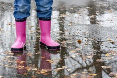 Как правильно мыть резиновые сапоги, чтобы служили долго: полезные советы от хозяек