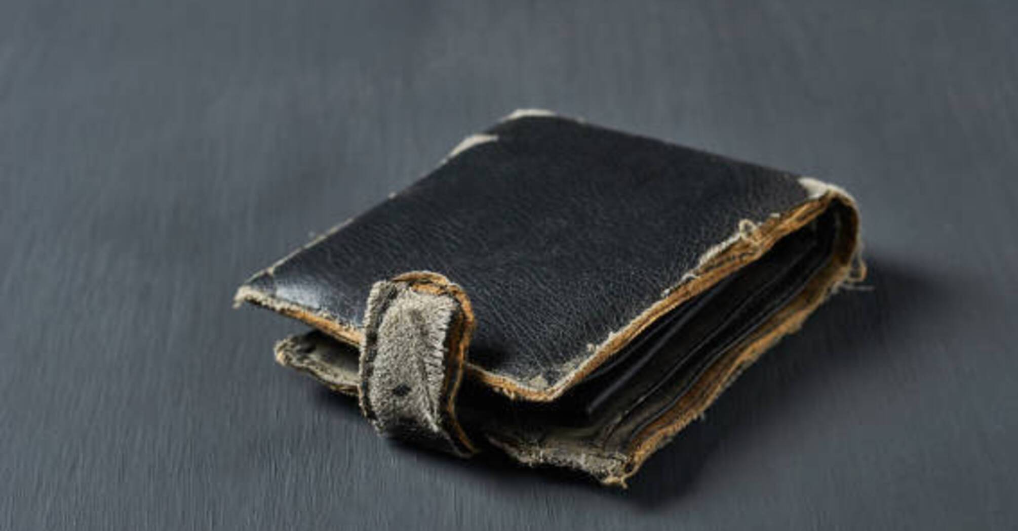 Чому не можна викидати старий гаманець: народні прикмети та забобони