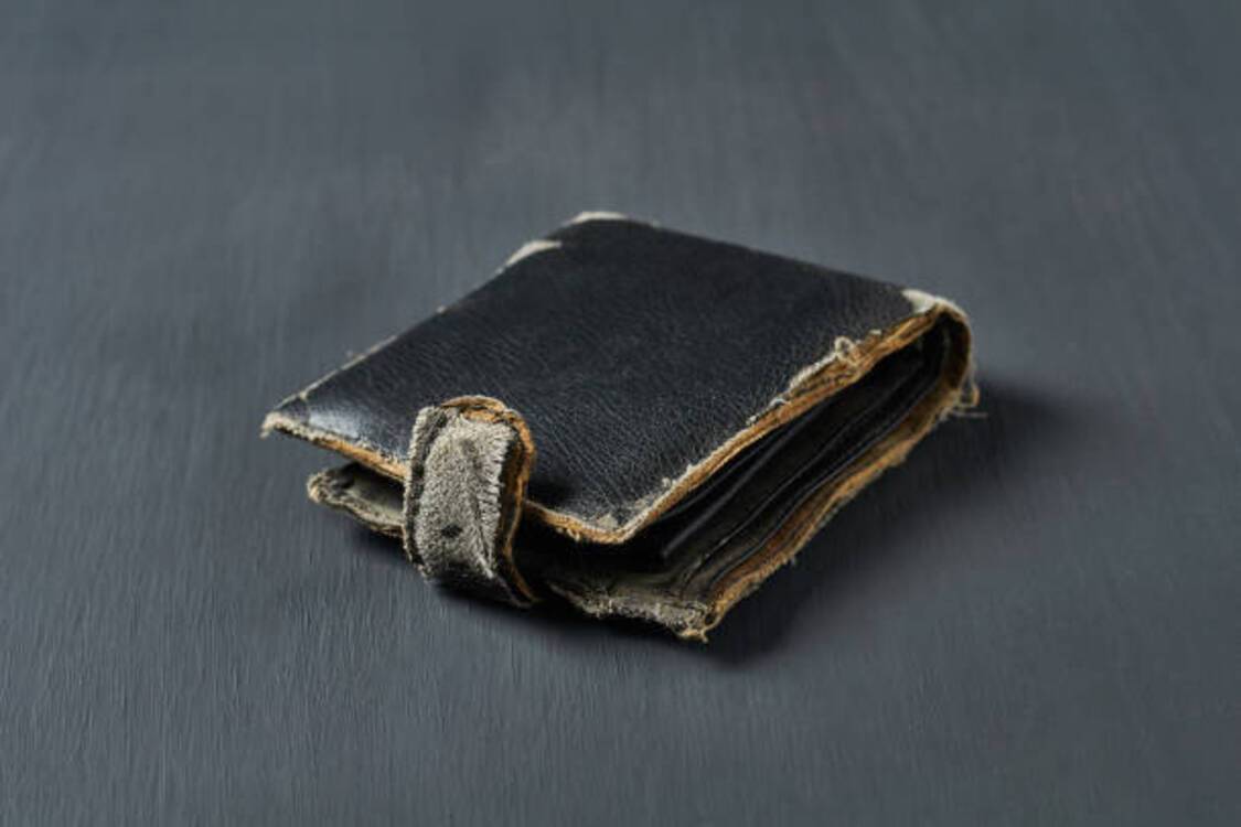 Чому не можна викидати старий гаманець: народні прикмети та забобони