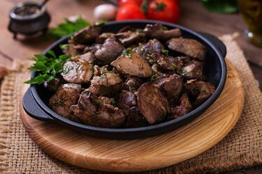 Смажена печінка завжди виходитиме ніжною та смачною: кулінари поділились хитрістю