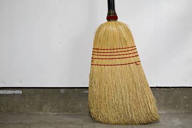 Why you can't clean in the evening: folk signs and beliefs