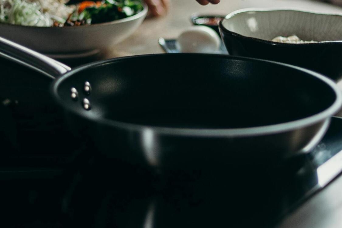 Як очистити сковорідку від нагару: прості способи 