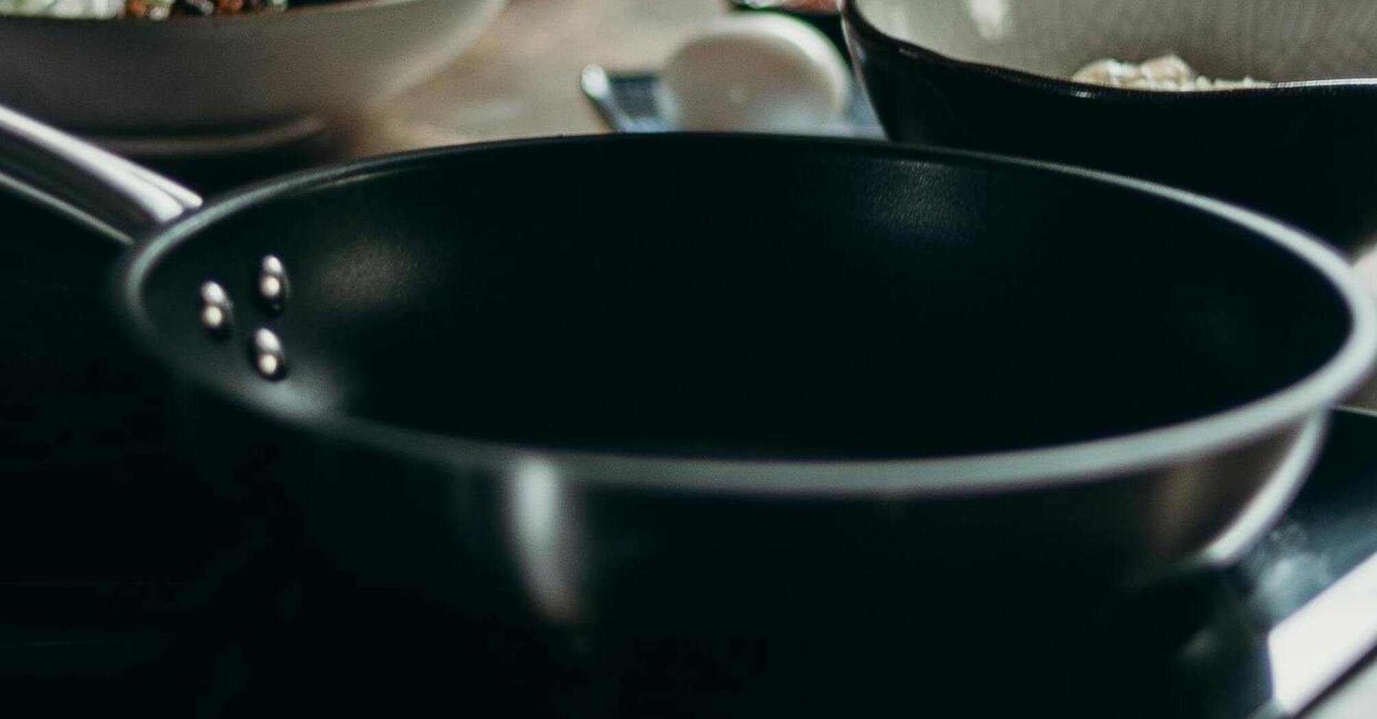 Як очистити сковорідку від нагару: прості способи 