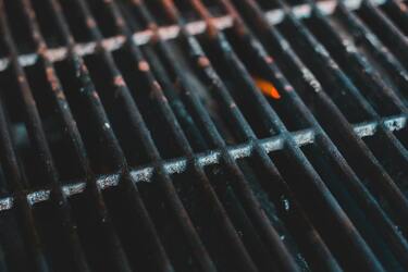 How to quickly and efficiently clean the grill grate: 5 useful tips