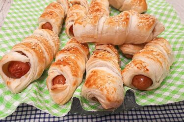 Как сделать сосиски в листовом тесте с творогом в домашних условиях