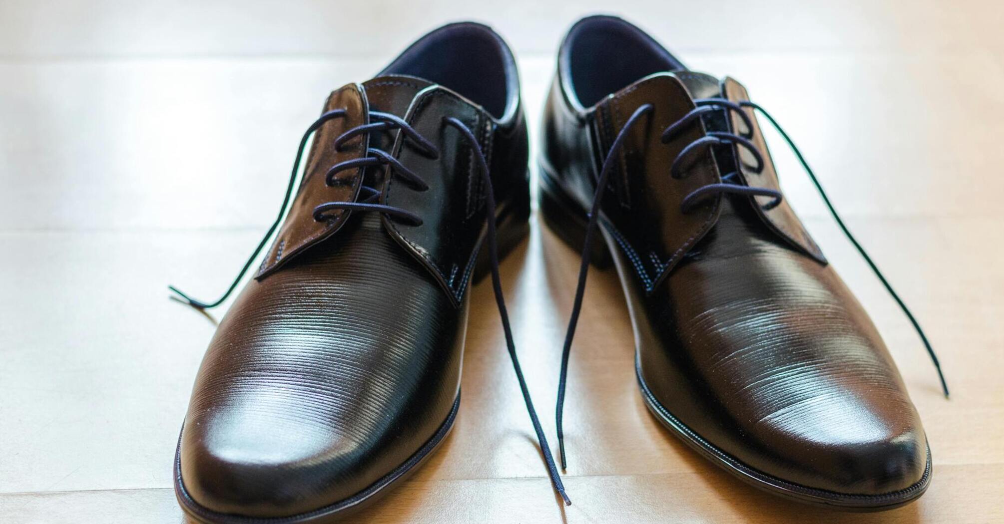 Як прибрати неприємний запах із взуття: лайфхаки без агресивної хімії