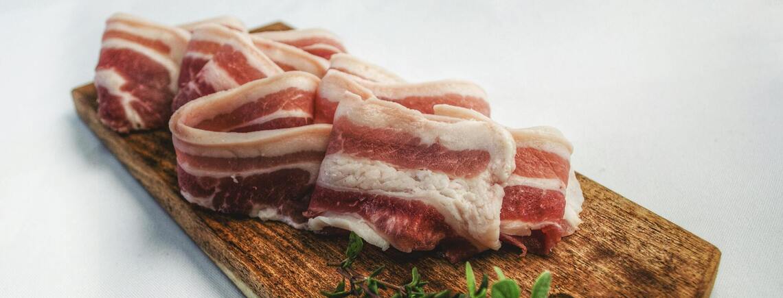 Как выбрать качественную и свежую свинину: основные советы и рекомендации