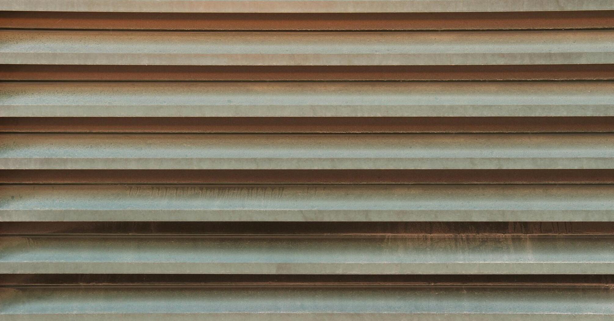 Паркан з профнастилу: зіставляємо переваги та недоліки