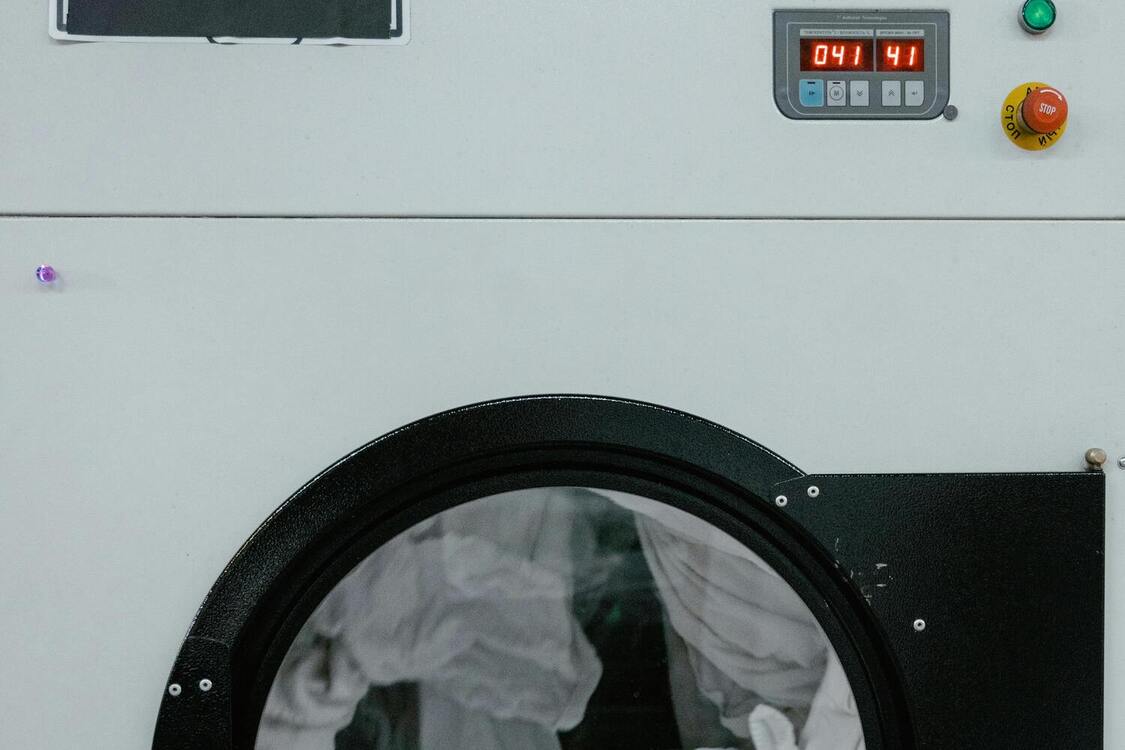 Як позбутися неприємного запаху в пральній машинці: три прості способи 