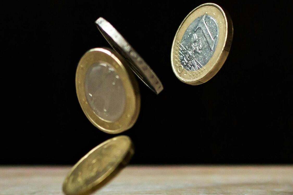 Їх краще обходити стороною: чим небезпечні гроші на дорозі