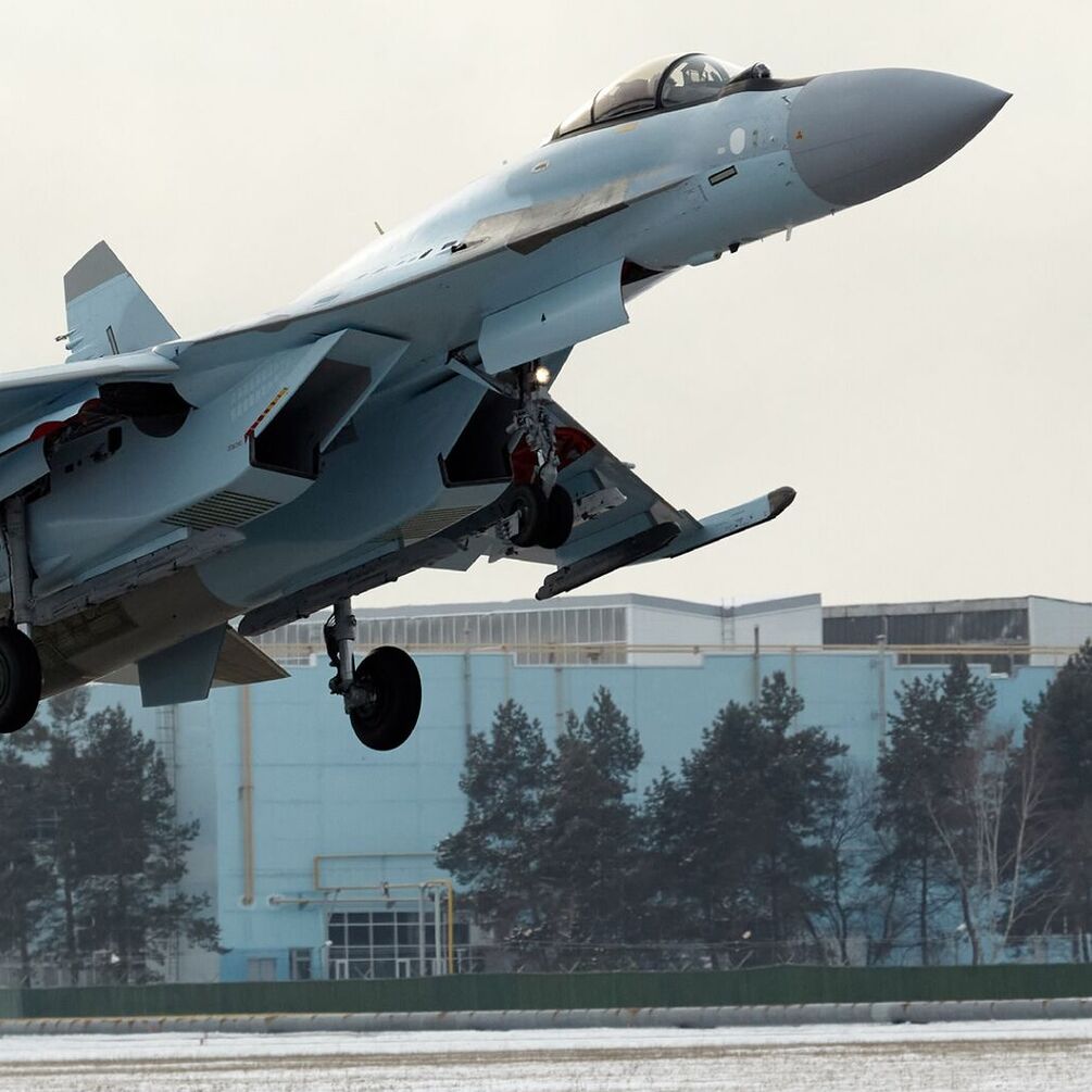 російська ППО збила свій військовий літак у тимчасово окупованому Криму (відео)