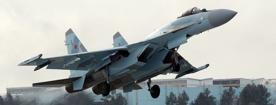 российская ПВО сбила свой самолет Су-35 во временно оккупированном Крыму (видео)