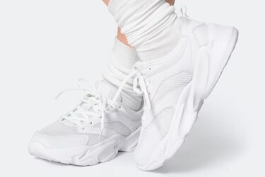 How to clean your favorite white sneakers: the most effective home remedies