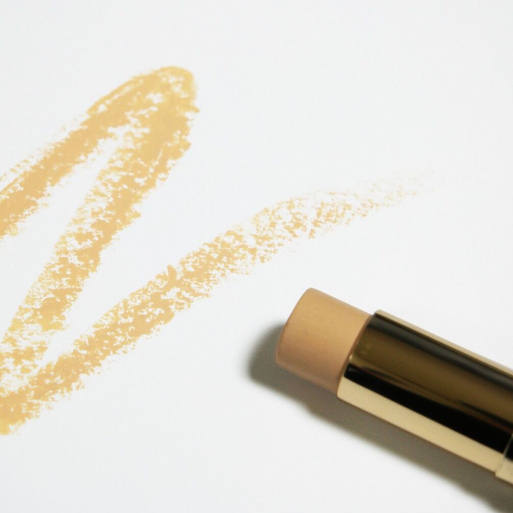 Jak usunąć plamy z podkładu: 3 skuteczne sposoby