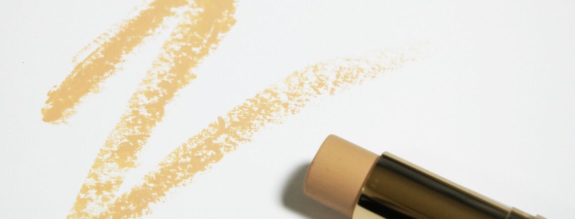 How to remove foundation stains: 3 effective ways