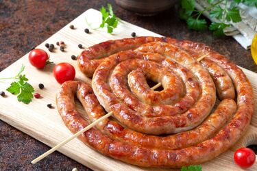 Як приготувати ковбасу з курки в духовці