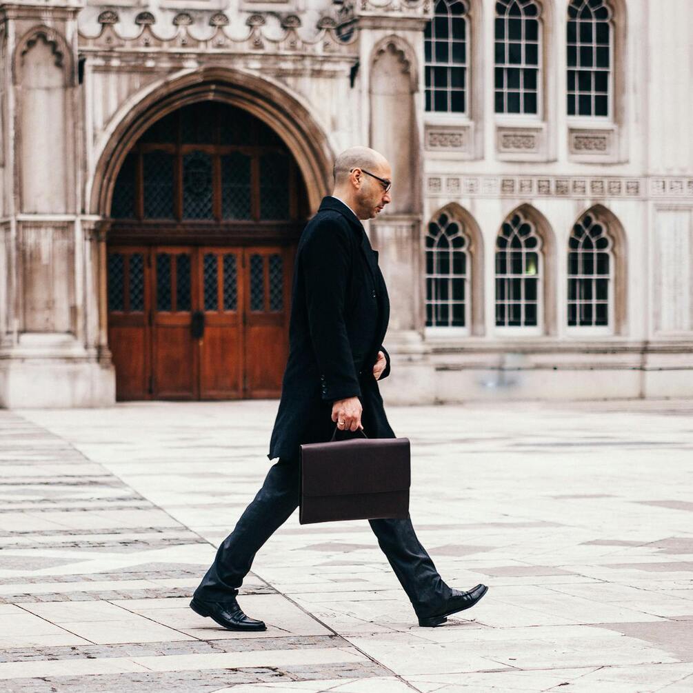 Pros and cons of business trips: useful but not always convenient