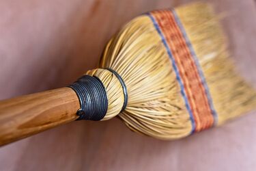 Why do experienced housewives sprinkle salt on a broom: we reveal the trick