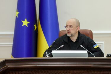 Чи чекають українців проблеми з виплатою зарплат і пенсій у 2024 році: Шмигаль дав роз'яснення