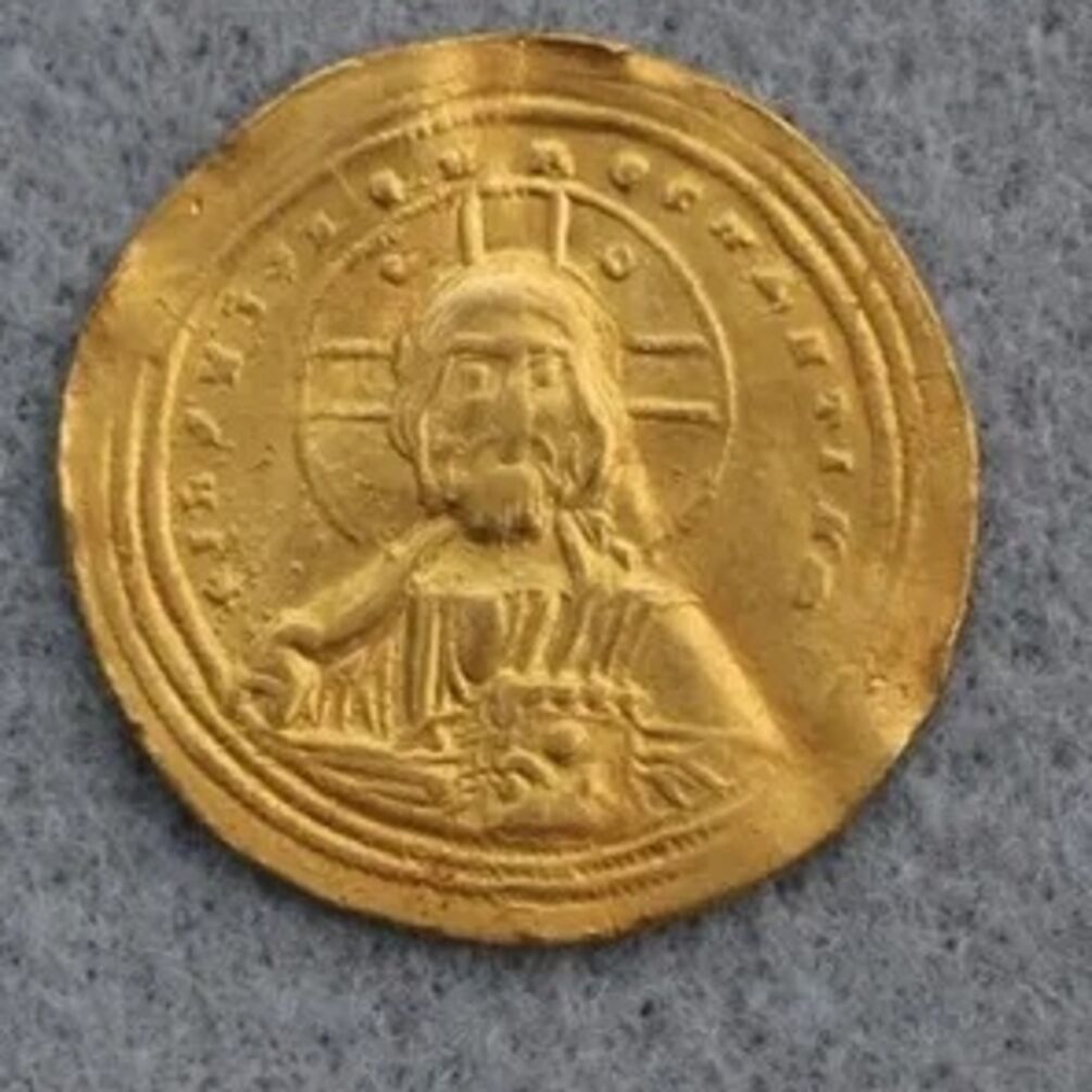 В Норвегии металлоискатель нашел византийскую золотую монету с 'ликом Иисуса' (фото)