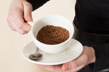 How to choose high-quality instant coffee: factors to consider