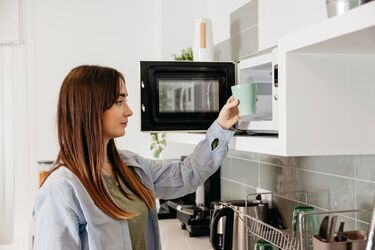 How to clean your microwave quickly and efficiently: useful tips