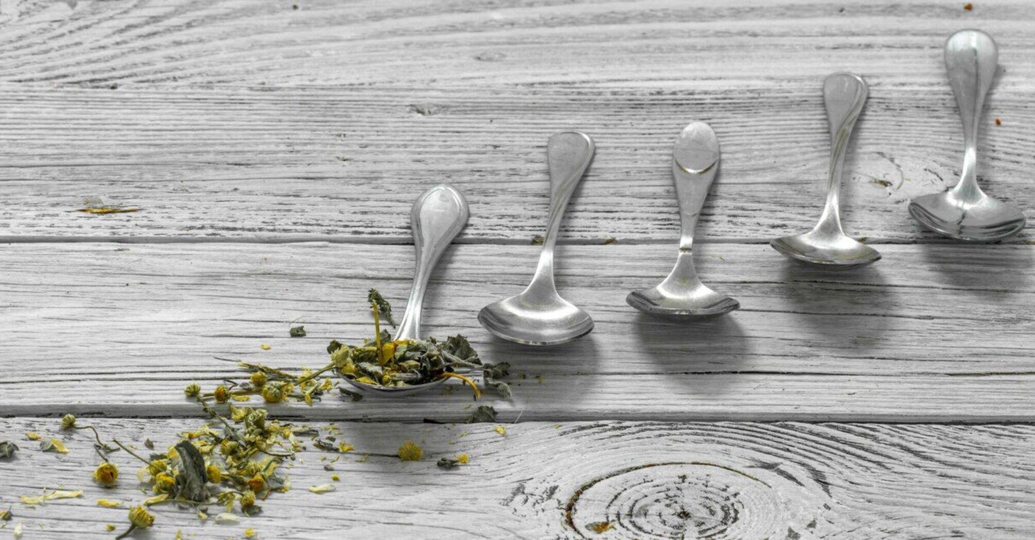 Як швидко почистити чайні ложки зі срібла: ефективні поради