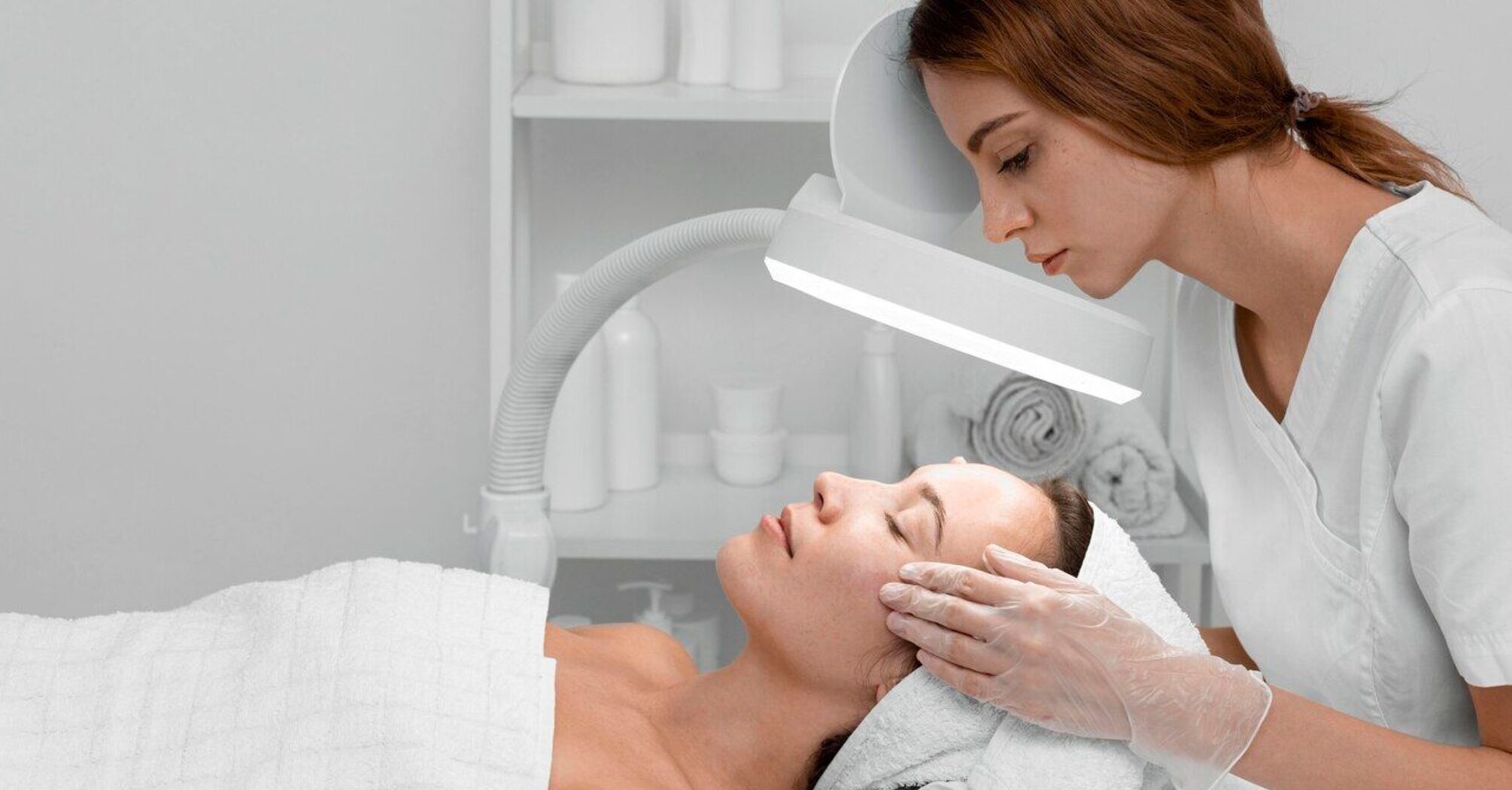 Advantages and disadvantages of mechanical facial cleansing: is it worth doing