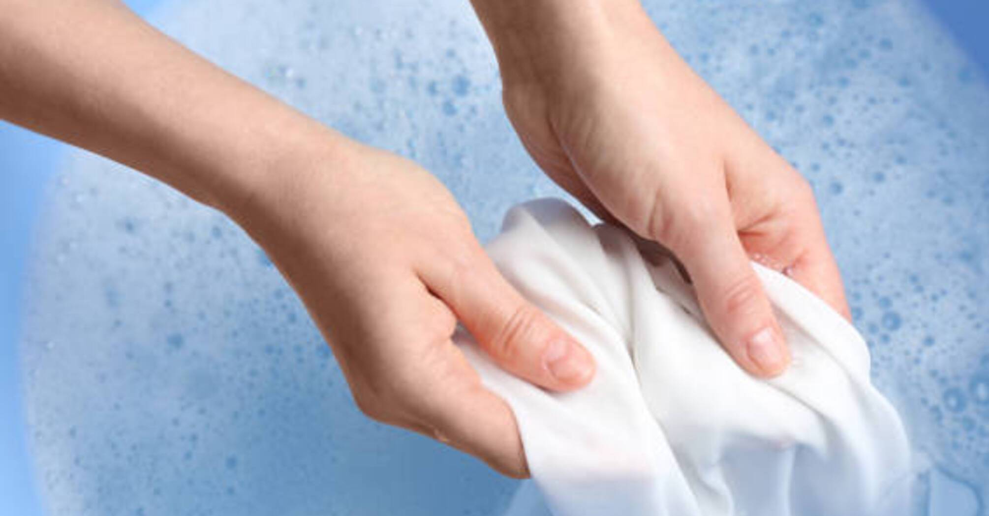 Як відбілити одяг в домашніх умовах: 5 простих порад