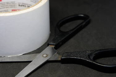Jak używać taśmy klejącej w codziennym życiu? 3 przydatne życiowe hacki