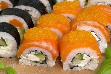 Полтора килограмма японской классики: как приготовить идеальные суши 'Филадельфия' дома
