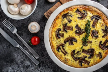 Якщо звична яєчня та омлет вже набридли: рецепт цікавого сніданку з чотирьох яєць