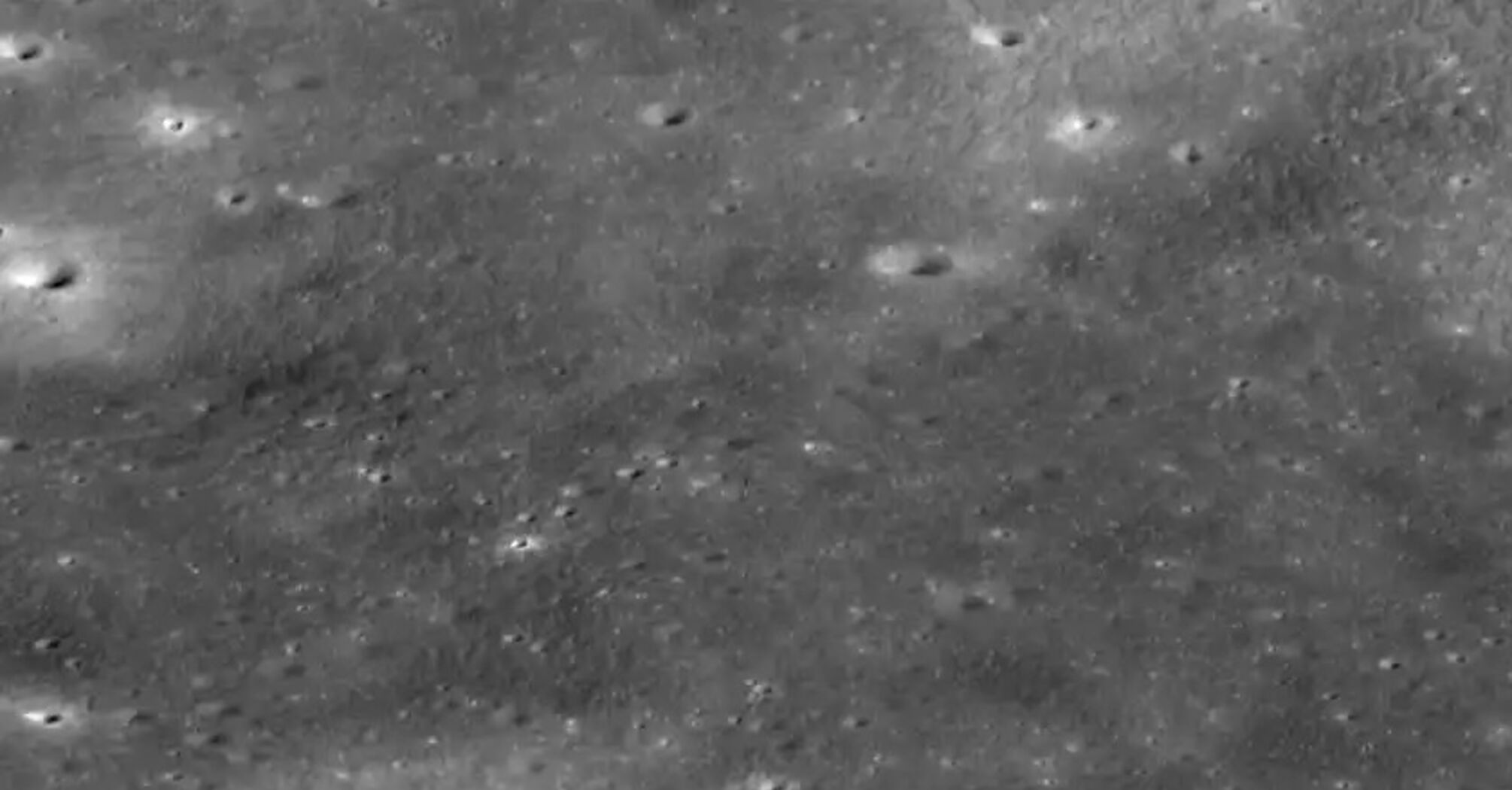 NASA установило происхождение таинственного космического объекта, вращающегося вокруг Луны (фото)