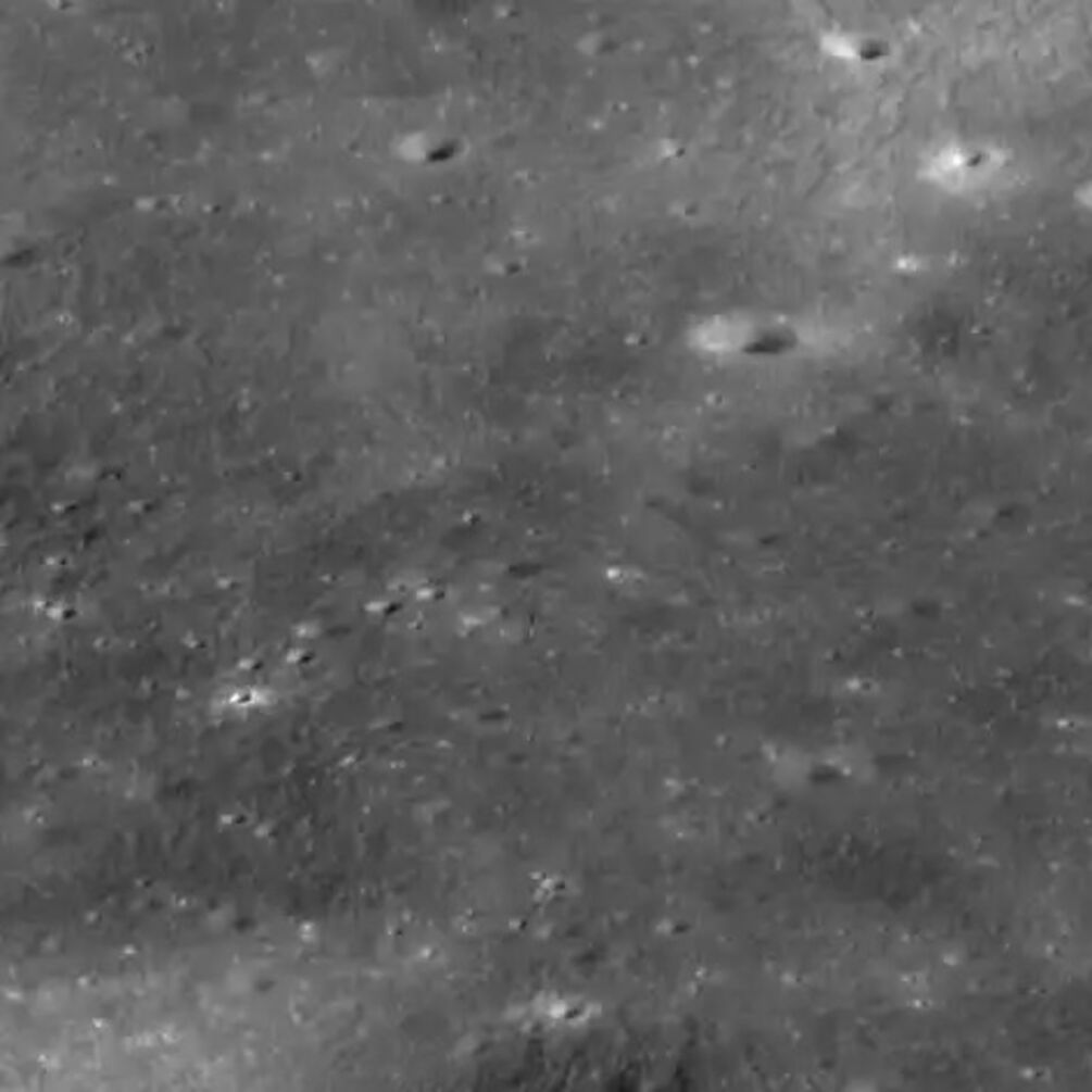 NASA ustaliła pochodzenie tajemniczego obiektu kosmicznego krążącego wokół Księżyca (zdjęcie)